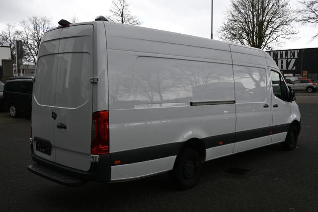 Mercedes-Benz SPRINTER 319 CDI L4H2 RWD Distronic, LED, Standkachel, Geveerde Stoelen, Etc.