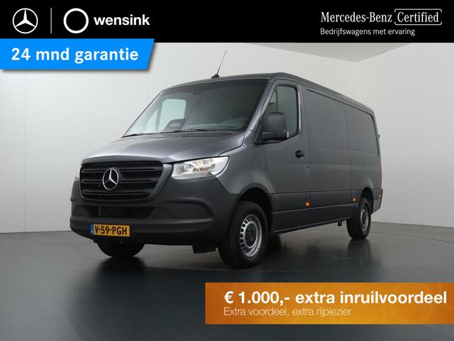 Mercedes-Benz SPRINTER 317 CDI L2 H1 | AUT. | PRO | CARPLAY | ANDROID AUTO | CAMERA | AIRCO | CRUISE CONTROL | 3500 KG TREKHAAK | BETIMMERDE LAADRUIMTE | RWD | 3-ZITS | CERTIFIED