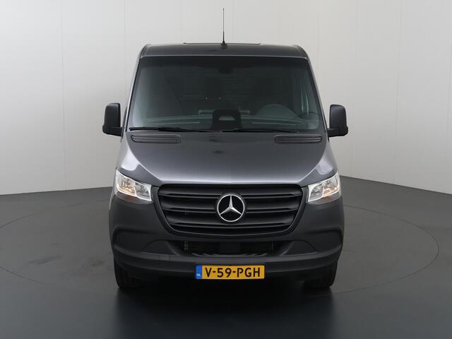 Mercedes-Benz SPRINTER 317 CDI L2 H1 | AUT. | PRO | CARPLAY | ANDROID AUTO | CAMERA | AIRCO | CRUISE CONTROL | 3500 KG TREKHAAK | BETIMMERDE LAADRUIMTE | RWD | 3-ZITS | CERTIFIED