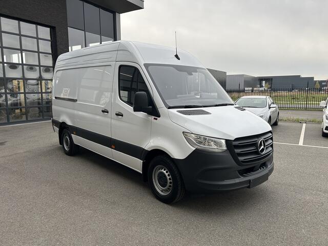 Mercedes-Benz SPRINTER 317 CDI L2 H2 MBUX 10.25 / Navigatie / Camera / Parkeersensoren / Cruise control / Airco