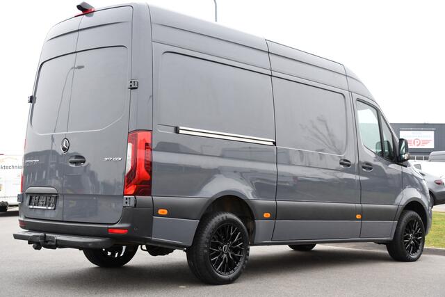 Mercedes-Benz SPRINTER 317 1.9 CDI L2H2 RWD AMG Edition Camera, Cruise, Carplay, LED, Trekhaak, Automaat, Mbux, 170pk, Sensoren, Uniek!