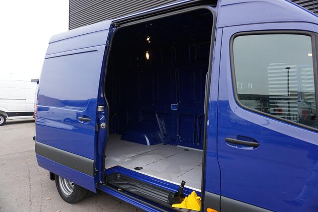 Mercedes-Benz SPRINTER 516 160pk Automaat 3500kg L2H2 Dubbellucht Trekhaak Apple Carplay Camera