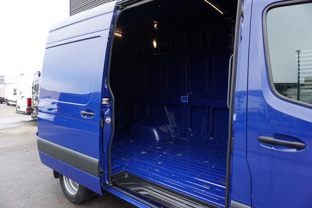 Mercedes-Benz SPRINTER 516 160pk Automaat 3500kg L2H2 Dubbellucht Trekhaak Apple Carplay Camera