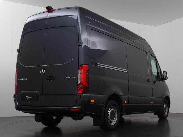 Mercedes-Benz SPRINTER 319 CDI L2 H2 Select | BPM VRIJ | 3500 kg TREKKEN | Comfort Stoelen | Climate Control | Achteruitrijcamera | Airco | Cruise Control | Apple Carplay | LED Koplampen | Distronic Adaptieve Cruise Control | Voorruitverwarming | Alarm |
