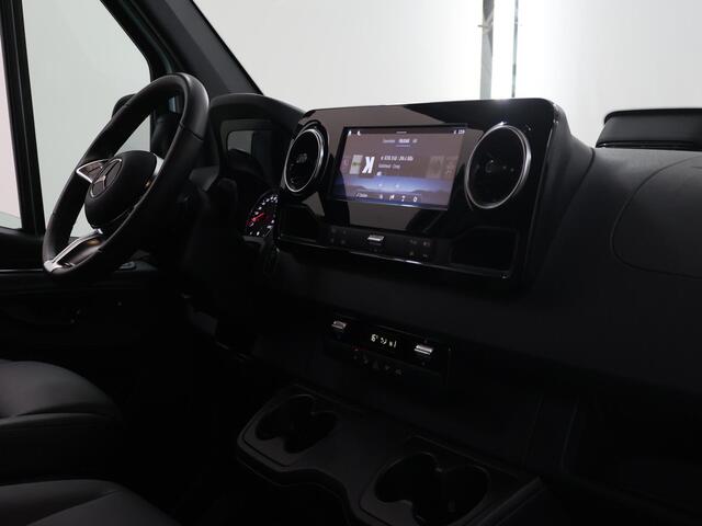 Mercedes-Benz SPRINTER 319 CDI | Aut. | L2 H2 | Select | 4X4 | Dubbele Schuifdeur | 2800 KG Trekhaak | Lederen bekleding | Distronic Plus | Navigatie | Parkeercamera | Certified