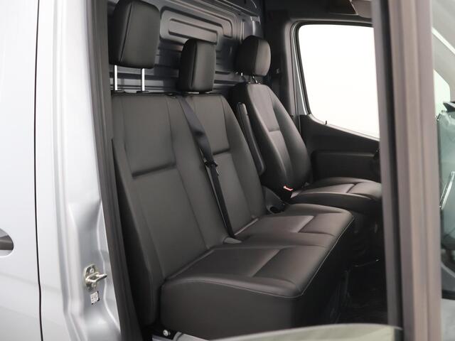 Mercedes-Benz SPRINTER 319 CDI | Aut. | L2 H2 | Select | 4X4 | Dubbele Schuifdeur | 2800 KG Trekhaak | Lederen bekleding | Distronic Plus | Navigatie | Parkeercamera | Certified