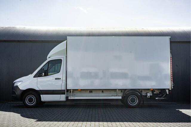 Mercedes-Benz SPRINTER 315 CDI | 150 PK | Automaat | Bakwagen met laadklep | Zijdeur | Camera | Cruise | Mbux | Climatronic
