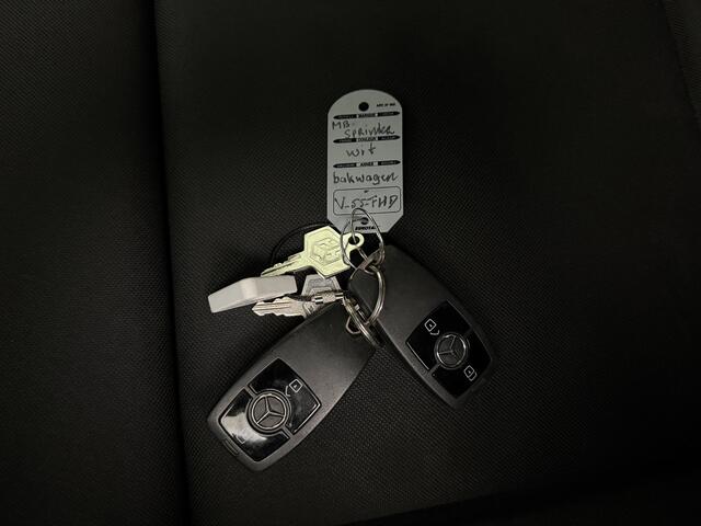 Mercedes-Benz SPRINTER Automaat Dubbellucht Bakwagen | Laadklep | 2.38 Hoog | Dakspoiler | Zijdeur |