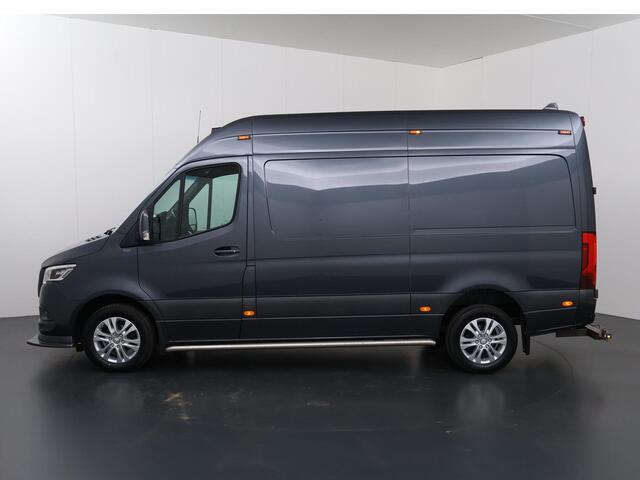 Mercedes-Benz SPRINTER 319 CDI | 3.0 V6 | L2 H2 | LED KOPLAMPEN | LM VELGEN | 3-ZITS | PARKEERCAMERA | TREKHAAK | DISTRONIC PLUS | STOELVERWARMING | NAVIGATIE | Trekhaak | Achteropstap | Sidebars |