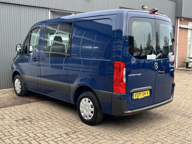 Mercedes-Benz SPRINTER 211 2.2 CDI L1H1 DC Rolstoelplaats Invalidevervoer Airco Cruise controle Lift Airco Cruise controle 4-Persoons + 1-rolstoelplek Gordels Telefoonverbinding Apple carplay Euro 6