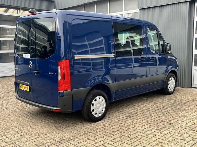 Mercedes-Benz SPRINTER 211 2.2 CDI L1H1 DC Rolstoelplaats Invalidevervoer Airco Cruise controle Lift Airco Cruise controle 4-Persoons + 1-rolstoelplek Gordels Telefoonverbinding Apple carplay Euro 6