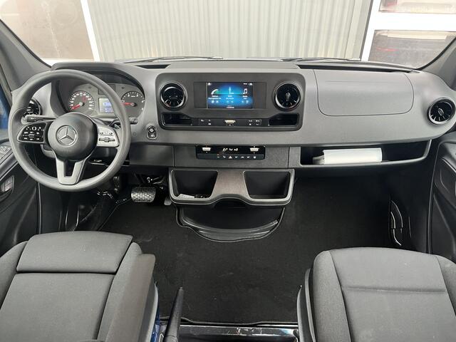 Mercedes-Benz SPRINTER 211 2.2 CDI L1H1 DC Rolstoelplaats Invalidevervoer Airco Cruise controle Lift Airco Cruise controle 4-Persoons + 1-rolstoelplek Gordels Telefoonverbinding Apple carplay Euro 6