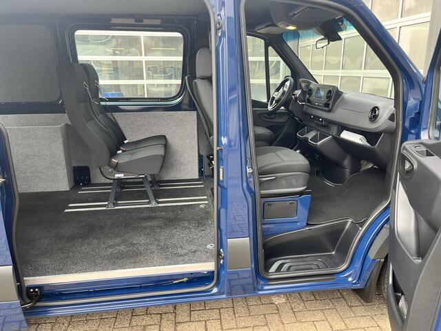 Mercedes-Benz SPRINTER 211 2.2 CDI L1H1 DC Rolstoelplaats Invalidevervoer Airco Cruise controle Lift Airco Cruise controle 4-Persoons + 1-rolstoelplek Gordels Telefoonverbinding Apple carplay Euro 6