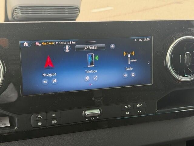 Mercedes-Benz SPRINTER 319 1.9 CDI L2 Night Edition l Distronic l LED High Performance l Geveerde best. stoel l MBUX l Smartphone Integratie l Trekhaak 3,5 t l PTS l Betimmerd l Stoelvewarming l Tweezitsbank l Airconditioning l Dode hoek assistent l Winterpakket l PANAMERCANA G