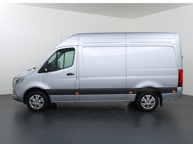 Mercedes-Benz SPRINTER 319 CDI L2 H2 Select | 3 zits | LED Koplampen | Lichtmetalen Velgen | Achteruitrijcamera | Stoelverwarming | Parkeersensoren Achter | Wand Betimmering |