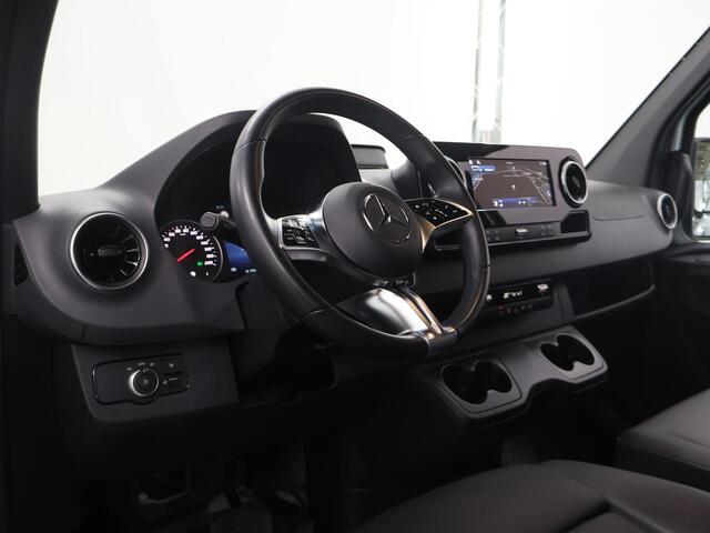 Mercedes-Benz SPRINTER 319 CDI L2 H2 Select | 3 zits | LED Koplampen | Lichtmetalen Velgen | Achteruitrijcamera | Stoelverwarming | Parkeersensoren Achter | Wand Betimmering |