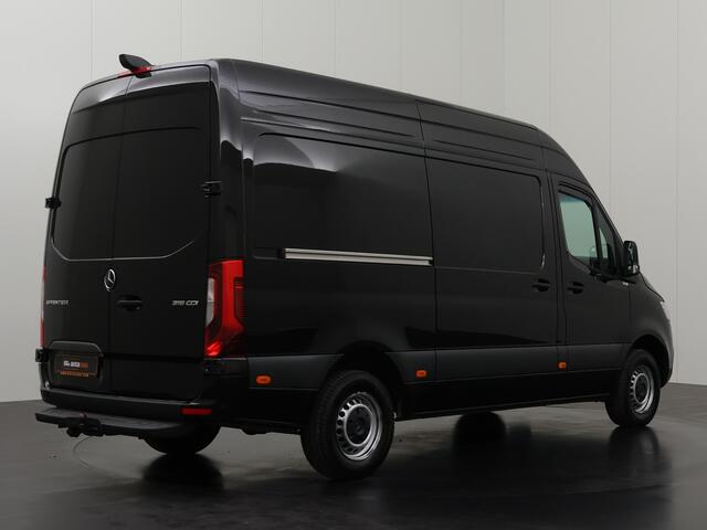 Mercedes-Benz SPRINTER Automaat L2H2 Exclusive | Led | Leder | Distronic | 10" Touchscreen | Camera 360 | Airco | Cruise | trekhaak | 3-Zits | Betimmering