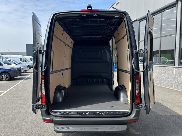 Mercedes-Benz SPRINTER 317 CDI L2 H2 Pro LED / MBUX / Navigatie / Camera / Parkeersensoren / Cruise control / Airco / 270 Graden achterdeuren