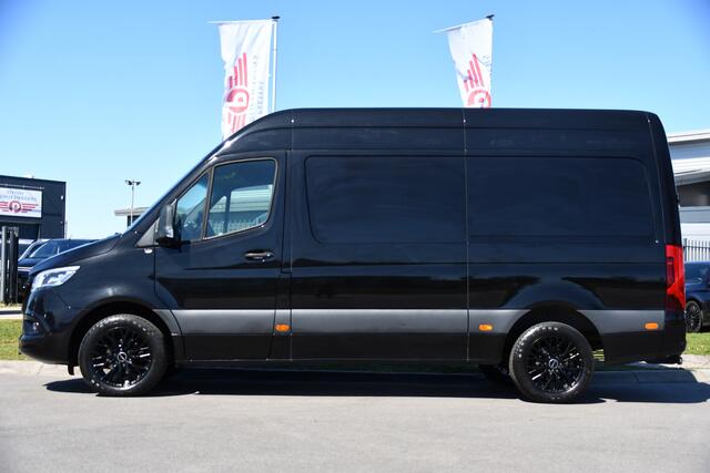 Mercedes-Benz SPRINTER 317 1.9 CDI L2H2 RWD Black Edition Full Options! 360 Camera, Adaptieve Cruise, LED, 3500kg Trekhaak, Leder, Carplay, 170pk, Voorruit verwarming, Uniek!