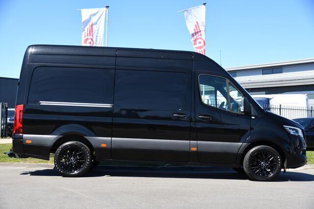 Mercedes-Benz SPRINTER 317 1.9 CDI L2H2 RWD Black Edition Full Options! 360 Camera, Adaptieve Cruise, LED, 3500kg Trekhaak, Leder, Carplay, 170pk, Voorruit verwarming, Uniek!