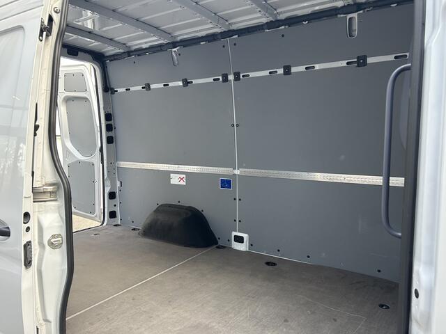 Mercedes-Benz SPRINTER 315 CDI L2 H2 RWD PRO / 2800KG Trekhaak / LED / MBUX / Navigatie / Camera / Cruise control / Airco