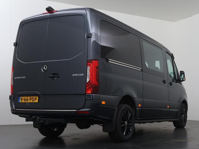 Mercedes-Benz SPRINTER 319 CDI | L2 H1 | 190 PK | AUTOMAAT | EDITION | DC DUBBELE CABINE | 6-ZITS | STYLINGPAKKET | DISTRONIC PLUS | 3500 KG TREKHAAK | STOELVERWARMING | NAVIGATIE | CAMERA | AIRCO | LED LAMPEN | CARPLAY EN ANDROID AUTO | LEDEREN BEKLEDING