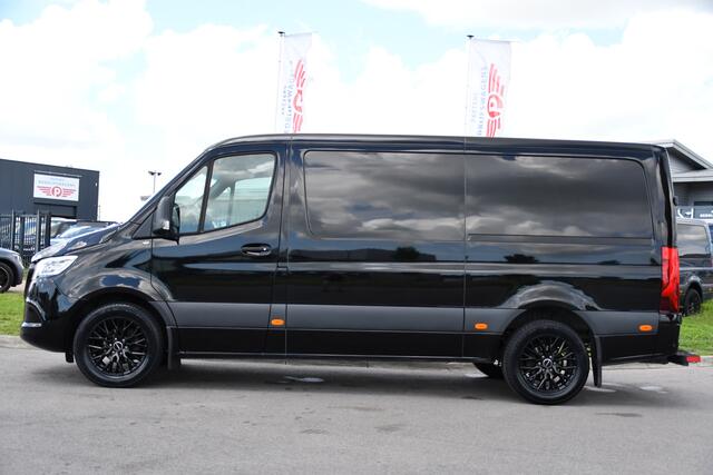Mercedes-Benz SPRINTER 317 1.9 CDI L2H1 RWD Black Edition Adaptieve Cruise, Camera, LED, Carplay, 3500kg Trekhaak, Stoelverwarming, Standkachel, Softclose, Automaat, Uniek!