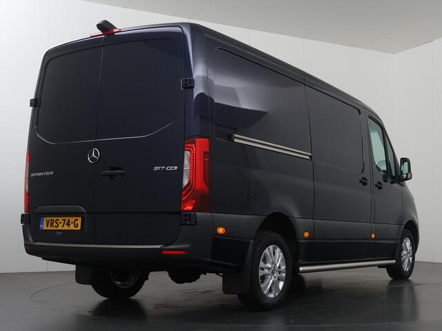 Mercedes-Benz SPRINTER 317 CDI | AUT. | L2 H1 | RWD | NAVIGATIE | CRUISE CONTROL | LED LAMPEN | ACHTERUITRIJCAMERA | APPLE CARPLAY | ANDROID AUTO | NL AUTO | DEALER ONDERHOUDEN | SIDE BARS | LICHTMETALEN WIELEN | CERTIFIED
