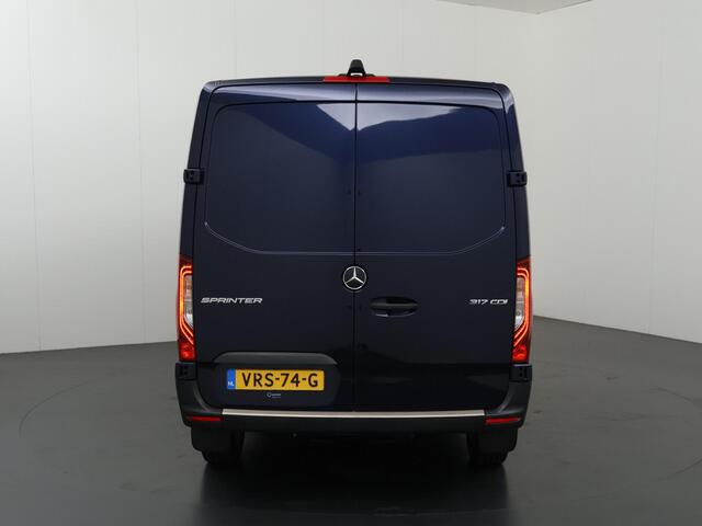 Mercedes-Benz SPRINTER 317 CDI | AUT. | L2 H1 | RWD | NAVIGATIE | CRUISE CONTROL | LED LAMPEN | ACHTERUITRIJCAMERA | APPLE CARPLAY | ANDROID AUTO | NL AUTO | DEALER ONDERHOUDEN | SIDE BARS | LICHTMETALEN WIELEN | CERTIFIED