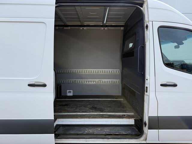 Mercedes-Benz SPRINTER 319 3.0 V6 L2H2 10-Inch MBUX Navigatie Climate Control Cruise Control 3,5 Trekhaak Oprijplaat