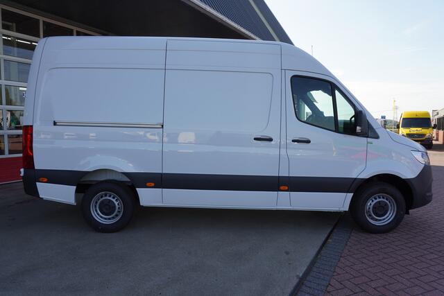 Mercedes-Benz SPRINTER 319 CDI 191PK L2H2 Pro Automaat Airco | Cruise | Camera | geveerde stoel | Trekgewicht 3.500KG