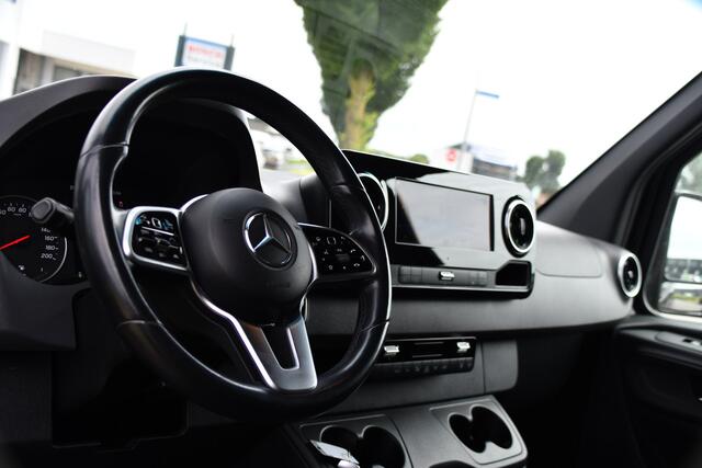 Mercedes-Benz SPRINTER 314 2.2 CDI L2H2 Black Edition Full Options! Adaptieve Cruise, Camera, LED, Memory, Standkachel, Stoelverwarming, Trekhaak, Voorruit verwarming, Carplay, 10,5'' Mbux, Uniek!