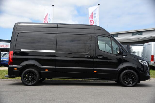 Mercedes-Benz SPRINTER 314 2.2 CDI L2H2 Black Edition Full Options! Adaptieve Cruise, Camera, LED, Memory, Standkachel, Stoelverwarming, Trekhaak, Voorruit verwarming, Carplay, 10,5'' Mbux, Uniek!