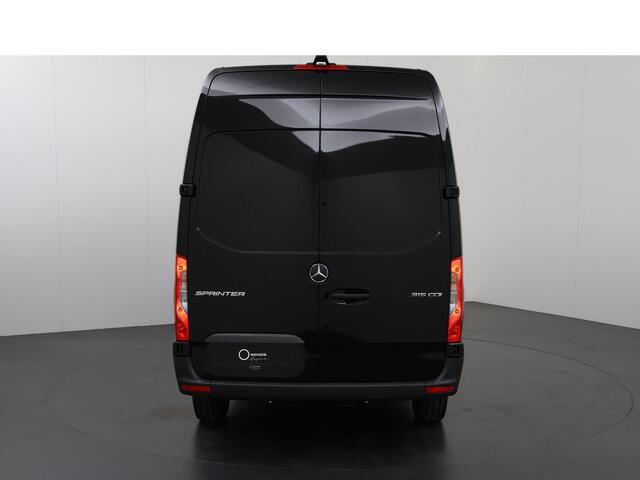 Mercedes-Benz SPRINTER 315 CDI | L2 H2 | RWD | Aut. | PRO | BPM VRIJ! | ACHTERUITRIJCAMERA | 3500 KG AHW | DODEHOEKASSISTENT | AIRCO | CRUISE | CARPLAY | ANDROID AUTO | METALLIC | 3-ZITS | MBUX SYSTEEM GROOT