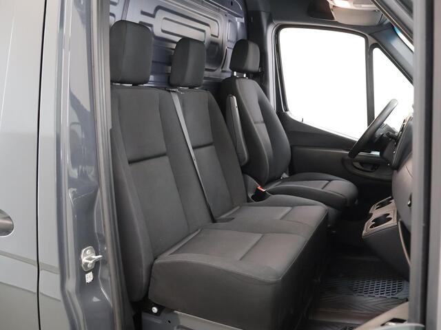 Mercedes-Benz SPRINTER 315 CDI | L2 H1 | AUTOMAAT | RWD | LED LAMPEN | KUNSTLEDER ZWART | TREKHAAK | ACHTERUITRIJCAMERA | MULTIFUNCIONEEL STUURWIEL | ZWARTGRIJS | CRUISE CONTROL | CERTIFIED