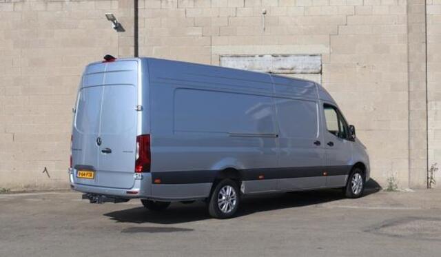 Mercedes-Benz SPRINTER 319 CDI | AUT. | L4 H2 | PRO | DISTRONIC PLUS | APPLE CARPLAY/ANDROID AUTO | TREKHAAK | LM VELGEN | 3-ZITS | STOELVERWARMING | CERTIFIED