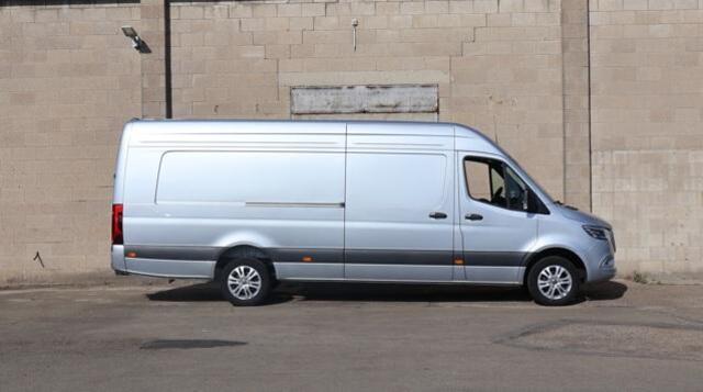 Mercedes-Benz SPRINTER 319 CDI | AUT. | L4 H2 | PRO | DISTRONIC PLUS | APPLE CARPLAY/ANDROID AUTO | TREKHAAK | LM VELGEN | 3-ZITS | STOELVERWARMING | CERTIFIED