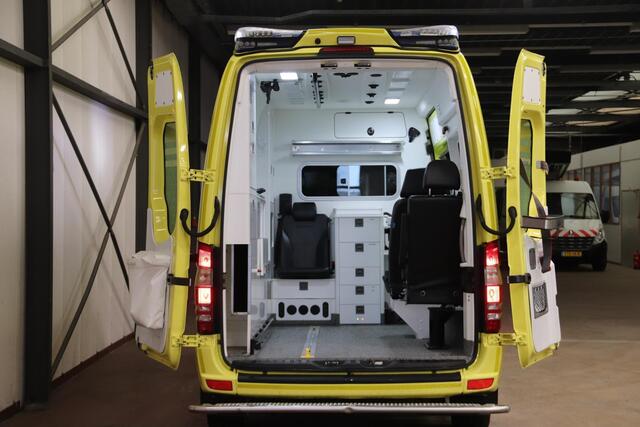 Mercedes-Benz SPRINTER 319 CDI 190PK L2H2 AMBULANCE AUTOMAAT Mercedes-benz Sprinter 319 CDI L2H2 AMBULANCE AUTOMAAT Euro 6 Ziekenwagen Rettungswagen Krankenwagen