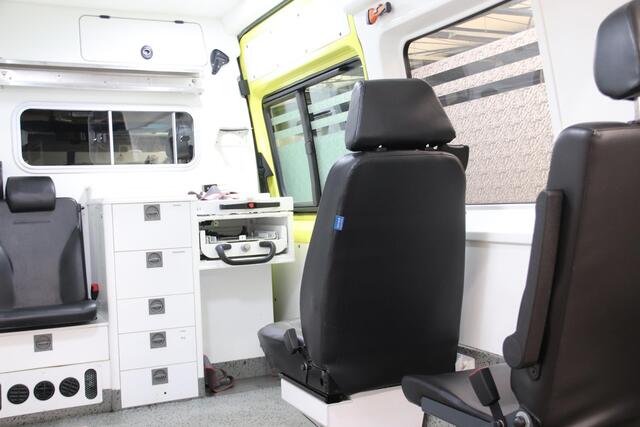 Mercedes-Benz SPRINTER 319 CDI 190PK L2H2 AMBULANCE AUTOMAAT Mercedes-benz Sprinter 319 CDI L2H2 AMBULANCE AUTOMAAT Euro 6 Ziekenwagen Rettungswagen Krankenwagen