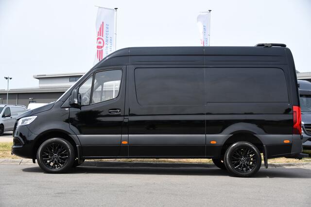 Mercedes-Benz SPRINTER 317 1.9 CDI L2H2 RWD Black Edition Camera, Cruise, Carplay, LED, 170pk, Automaat, Stoelverwarming, Standkachel, Mbux, Leder, Uniek!