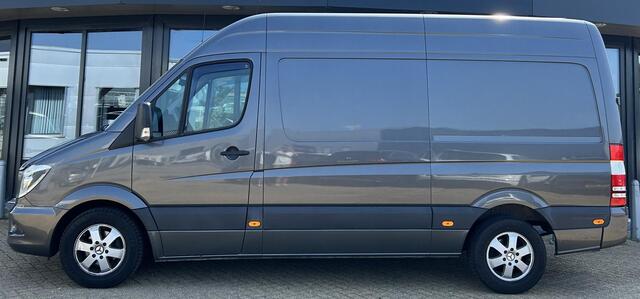 Mercedes-Benz SPRINTER 319 3.0 CDI 366 190PK | L2H2 | AUTOMAAT | 3 Persoons | 6 Cilinder | Trekhaak | 2x Stoelverwarming | Standkachel | Xenon | Achteruitrijcamera | Parkeersensoren voor en Achter | 2 Sleutels |