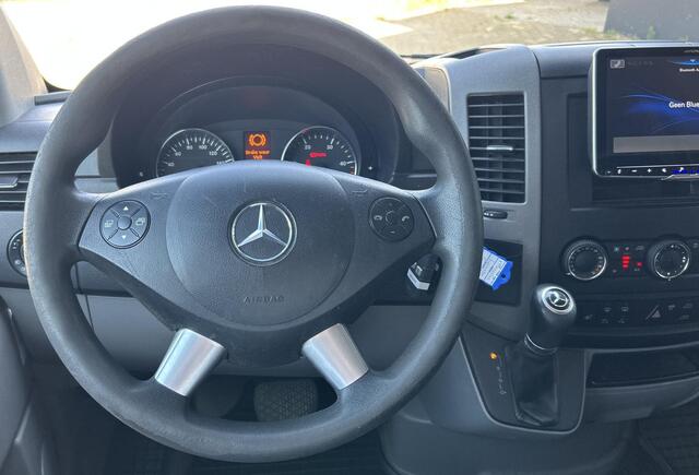 Mercedes-Benz SPRINTER 319 3.0 CDI 366 190PK | L2H2 | AUTOMAAT | 3 Persoons | 6 Cilinder | Trekhaak | 2x Stoelverwarming | Standkachel | Xenon | Achteruitrijcamera | Parkeersensoren voor en Achter | 2 Sleutels |