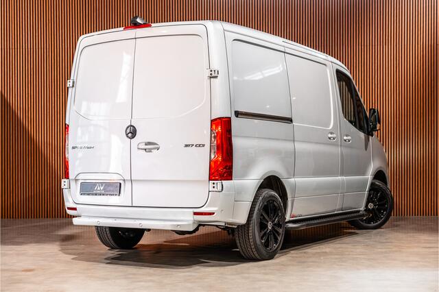 Mercedes-Benz SPRINTER 317 1.9 CDI | ACC | LED Koplampen | Camera | Sortimo inrichting | Navigatie | CarPlay | Stoelverwarming | MBUX | Climate control | Stoel/Stoel | Dealer onderhouden | Nieuwe APK