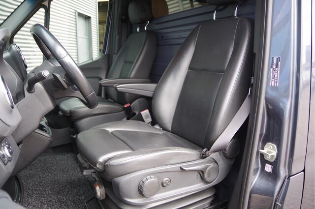 Mercedes-Benz SPRINTER 319 3.0 CDI V6 L2H1 MARGE! AUT. LED, 2X SCHUIFDEUR, 3.5T TREKHAAK, LEDER, ADAPT. CRUISE, 360 CAMERA, NAVI, CLIMA, STOELVERWARMING