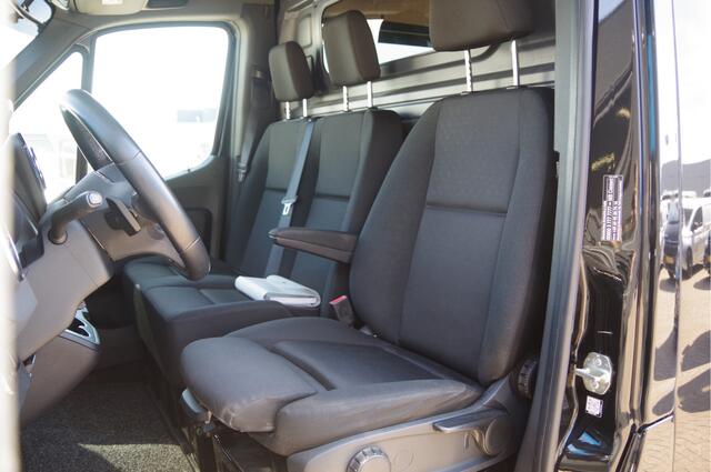 Mercedes-Benz SPRINTER 319 3.0 CDI V6 L2H2 3-ZITS, AUT. LED, 3.5T TREKHAAK, MBUX 10'', STANDKACHEL, ZONNEKLEP, VOORSPOILER, KUNSTSTOFDELEN IN KLEUR, CAMERA, NAVI, CRUISE