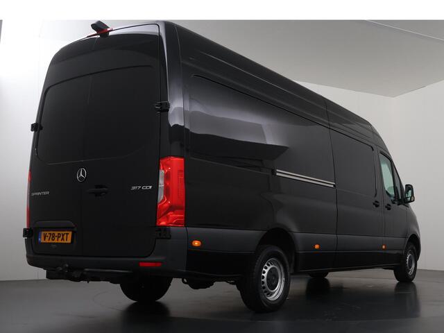Mercedes-Benz SPRINTER 317 CDI | Aut. | L3 H2 | Pro | Parkeercamera | Navigatie | Trekhaak | Apple Carplay | Laadruimte-betimmering | Vliegtuigrails | 3-zits | Certified