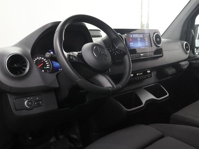 Mercedes-Benz SPRINTER 317 CDI | Aut. | L3 H2 | Pro | Parkeercamera | Navigatie | Trekhaak | Apple Carplay | Laadruimte-betimmering | Vliegtuigrails | 3-zits | Certified