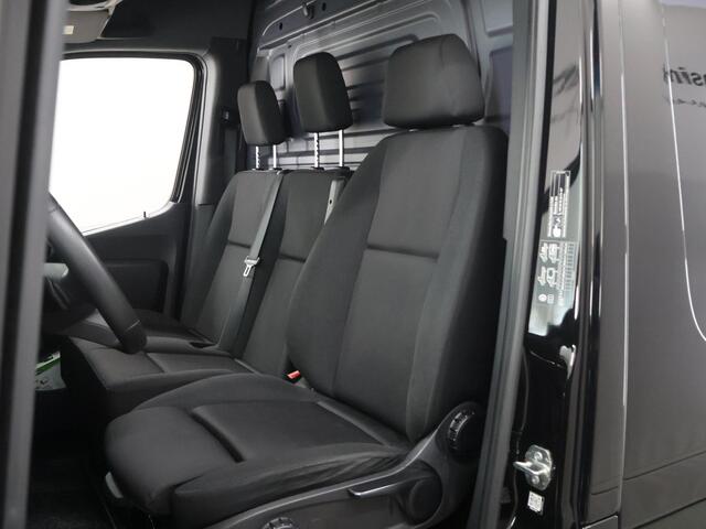 Mercedes-Benz SPRINTER 317 CDI | Aut. | L3 H2 | Pro | Parkeercamera | Navigatie | Trekhaak | Apple Carplay | Laadruimte-betimmering | Vliegtuigrails | 3-zits | Certified
