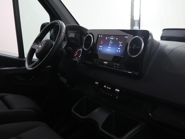 Mercedes-Benz SPRINTER 317 CDI | Aut. | L3 H2 | Pro | Parkeercamera | Navigatie | Trekhaak | Apple Carplay | Laadruimte-betimmering | Vliegtuigrails | 3-zits | Certified
