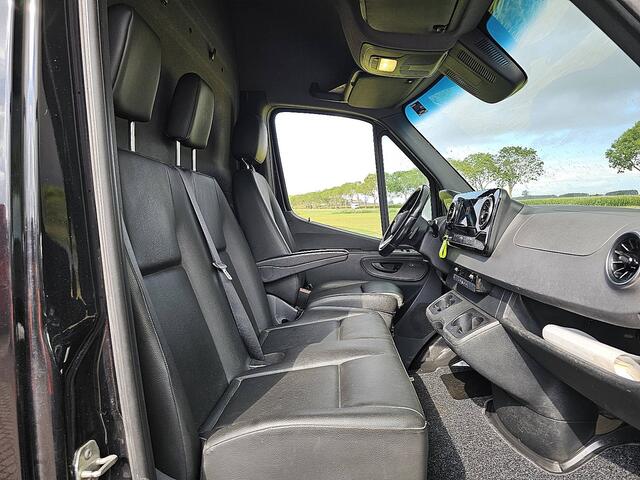 Mercedes-Benz SPRINTER 319 1.9 CDI L3H2 RWD Cruise control, Airco, Pdc, Navi, Carplay, 360° Camera, Stoelverwarming, LED, Mbux10, 3-Zits/Leer, Euro6, Bpm-Vrij